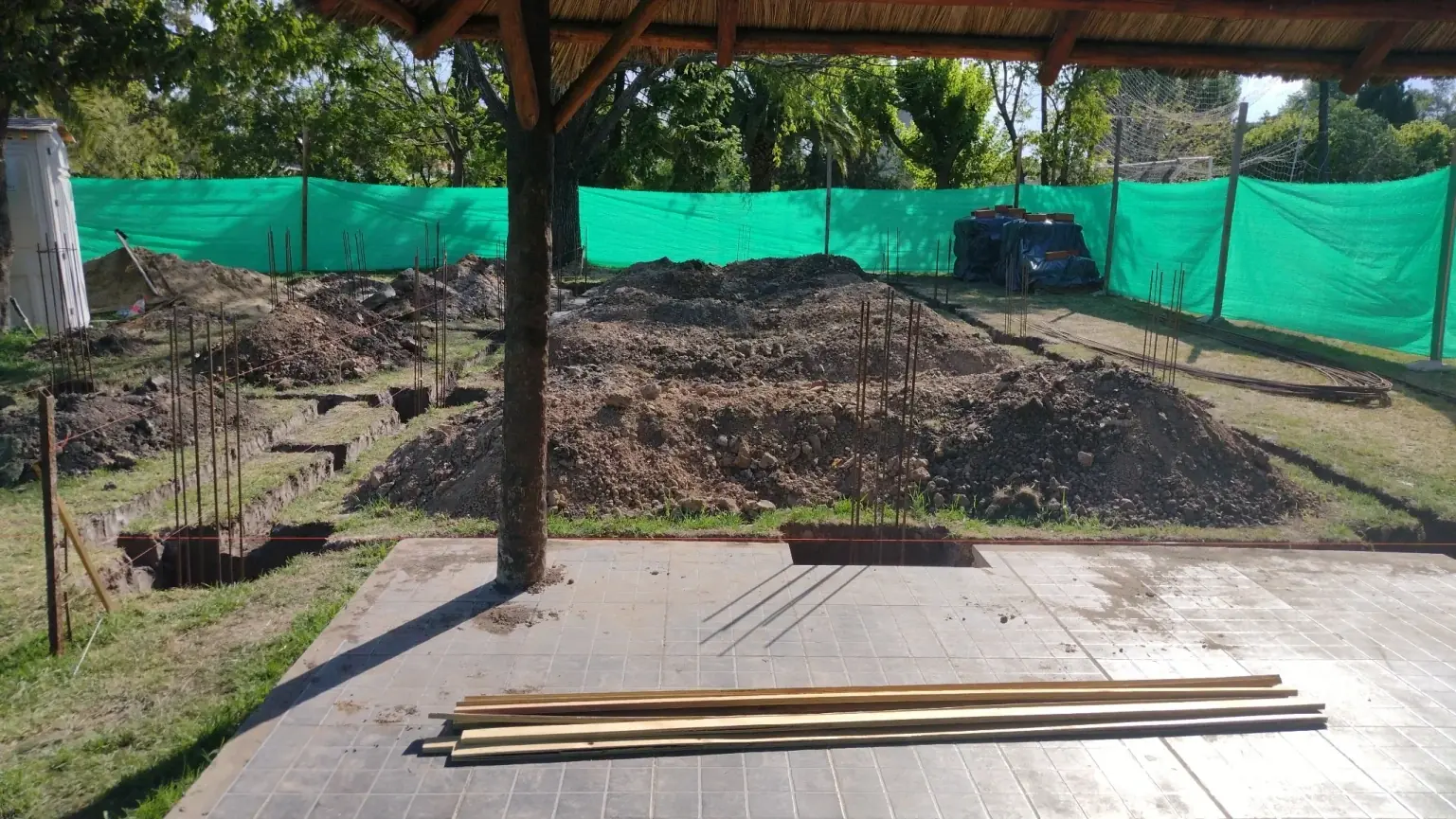 Inicio de la obra del centro para personas de la tercera edad