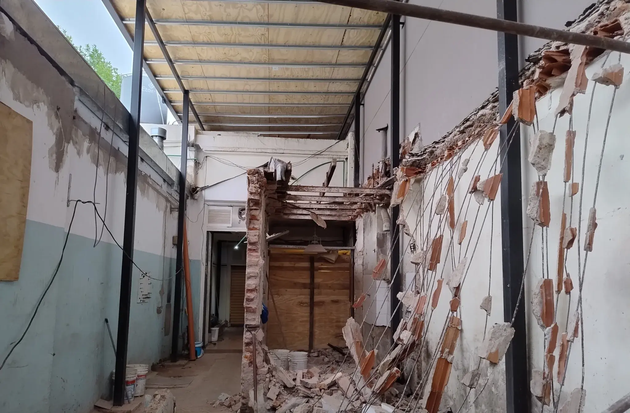 Inicio de la ampliación del espacio comercial